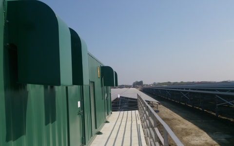台南鹽田太陽光電新建工程電氣室、光電模組鋪排、PV BOX配置及避雷接地系統設計